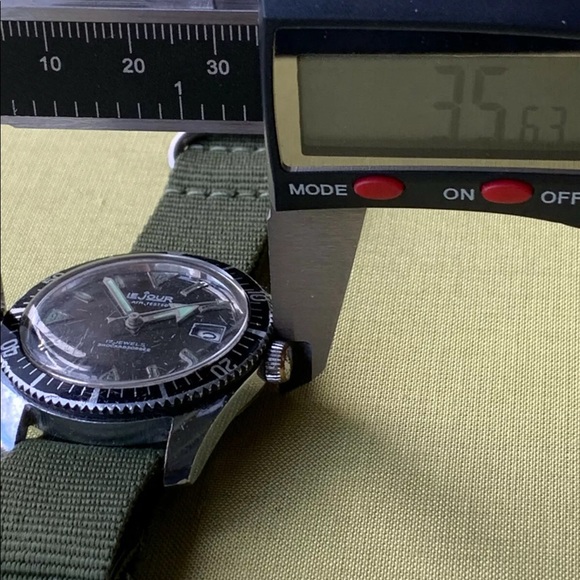 Le Jour Vintage Swiss Skin Dive Watch * Winds, Sets & Runs * ~35-36mm - Picture 4 of 5